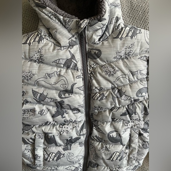 NWOT SwissTech Boy’s Gray Puffer Hooded Coat w/Dinosaur Pattern; Size 3T - Picture 3 of 10